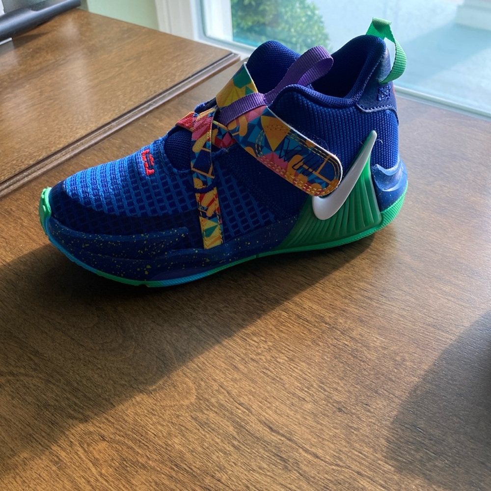 Nike Kids' LeBron Witness 7 basketball shoes featuring a "Kaleidoscope" colorway
